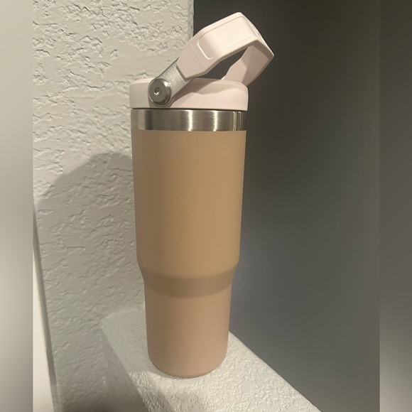 Stanley Almond Rose - Picture 2 of 2